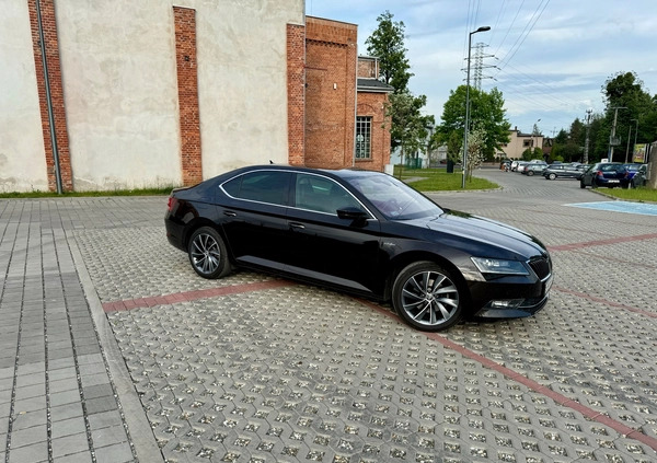 Skoda Superb cena 98500 przebieg: 98300, rok produkcji 2018 z Rybnik małe 106